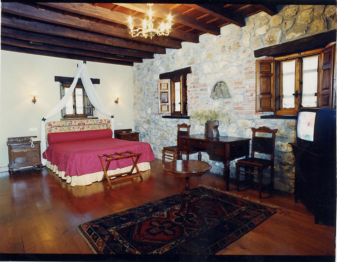 El Ama De Llaves Guest House Hontoria Exterior photo